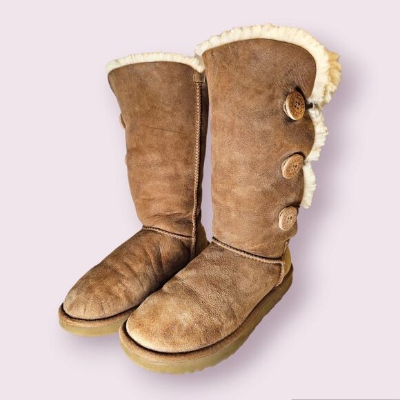 UGG Boots Bailey Button Triplet Suede Tall Boots Size 7 Chestnut Tan - Picture 2 of 7